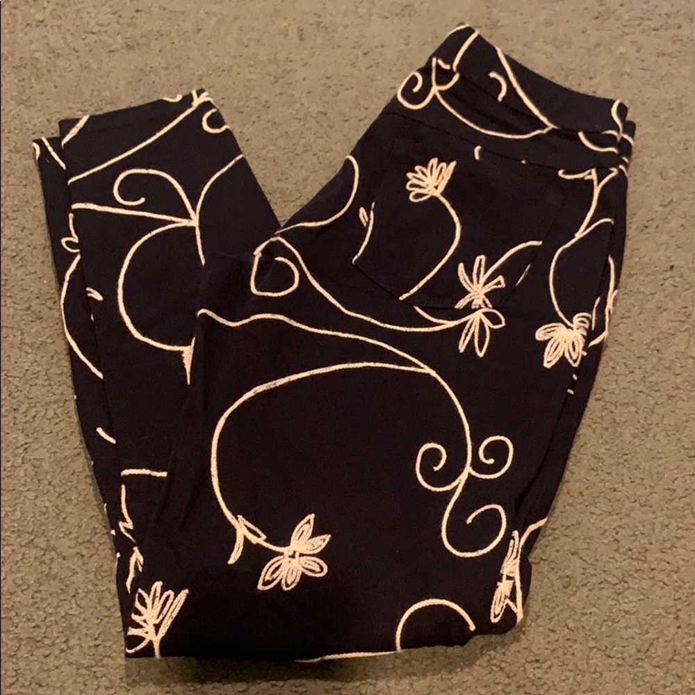 Brand new hue leggings! Flower pattern